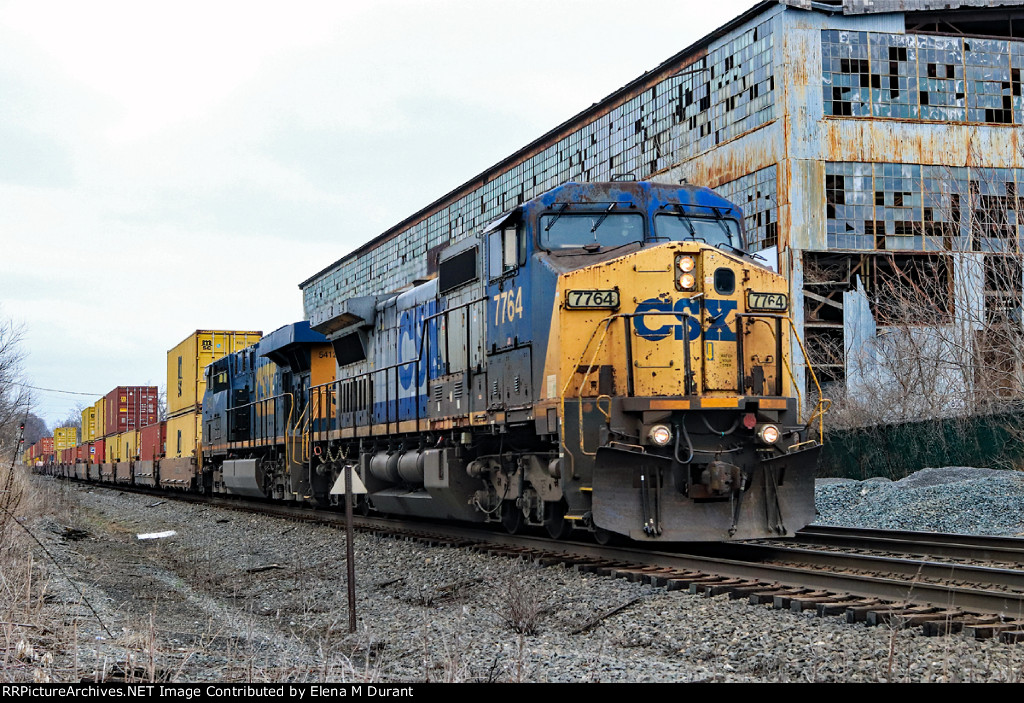 CSX 7764 on Q-212